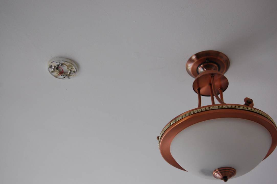 Sufit w salonie Larina Resort Spa & Hotel