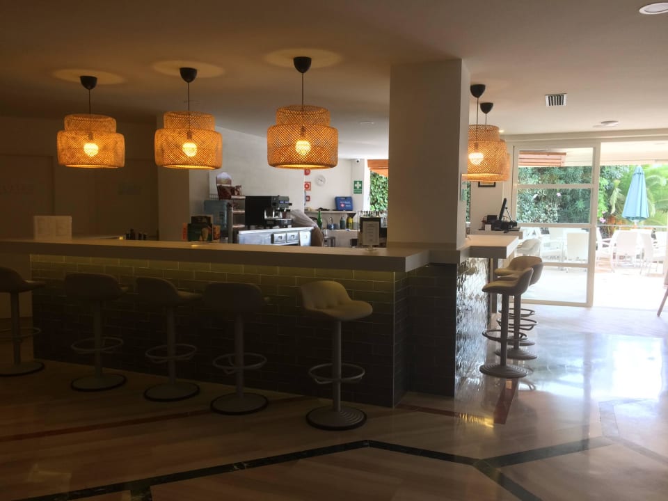 Sehr schöne offene Bar Hotel Vista Odin