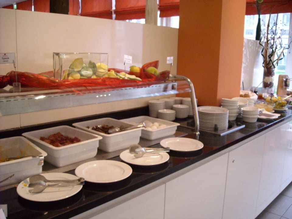 Frühstücksbuffet warm acom Hotel München