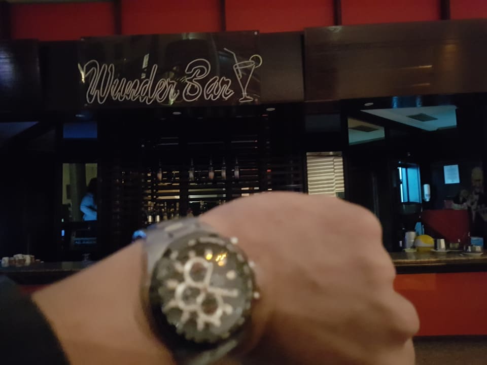Halb zwei, da ist die 24 Std. Bar zu! Häh TUI MAGIC LIFE Africana