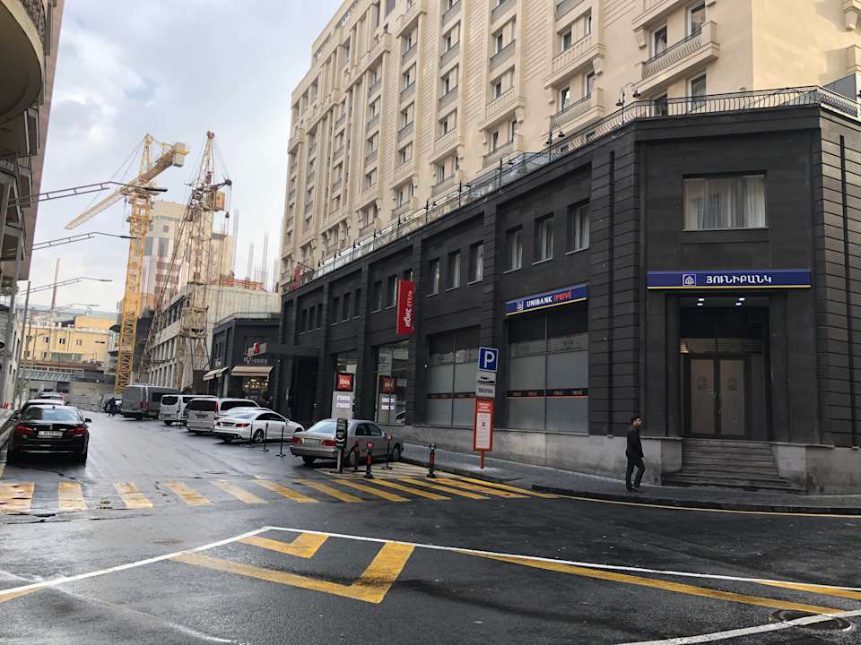 Außenansicht Ibis Yerevan Center Hotel