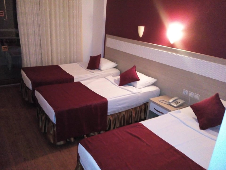 3 Betten für 1 Person Hotel Ideal Beach