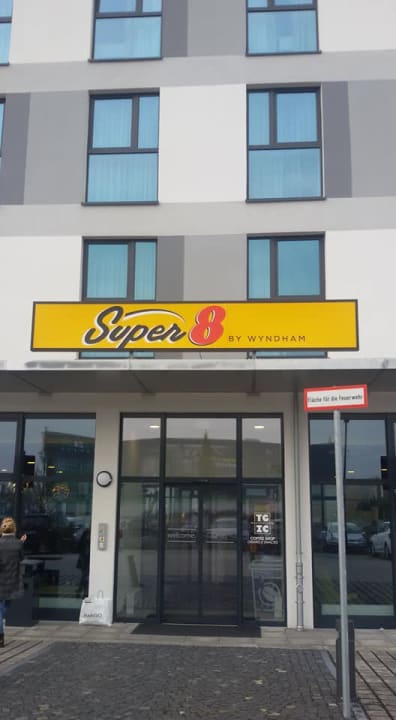Außenansicht Super 8 by Wyndham Oberhausen am Centro
