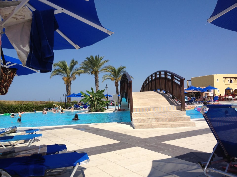 Der Hauptpool am Restaurant Hotel Horizon Beach Resort