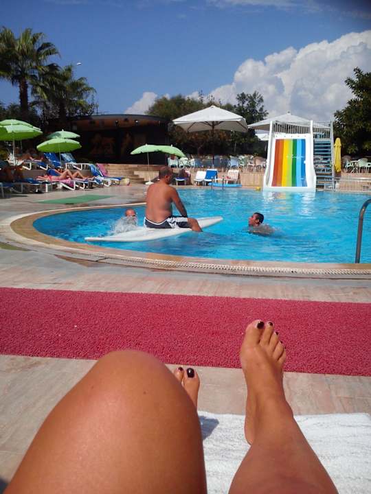 Poolanlage Hotel Ideal Beach