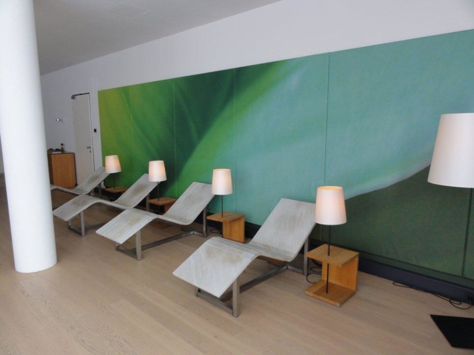 Ruhebereich - beheizte Steinliegen Villa Seilern Vital Resort