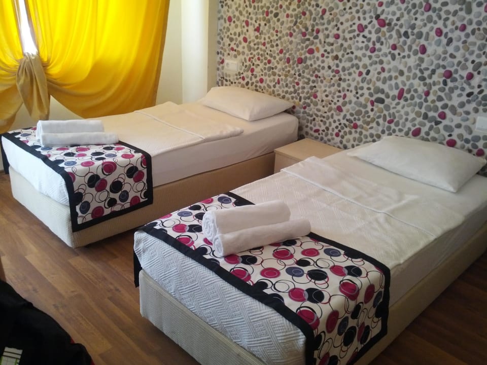 Sehr sauber Skys Hotel