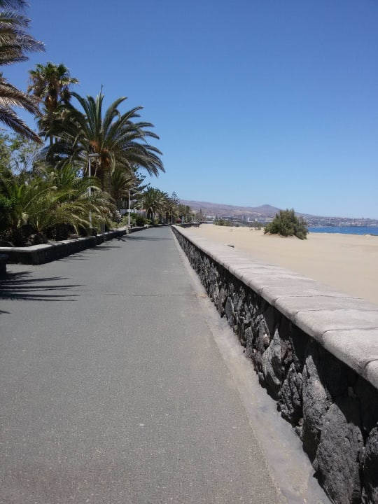 Strandpromenade direkt vor der Anlage Sahara Beach Club