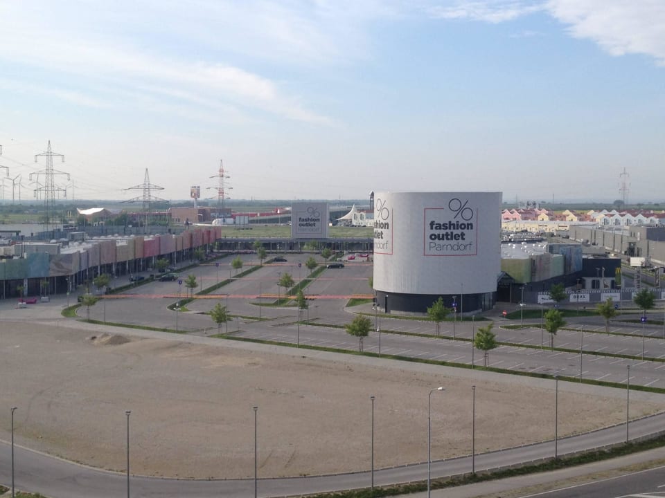 Vom Zimmer zum Outlet-Center Pannonia Tower