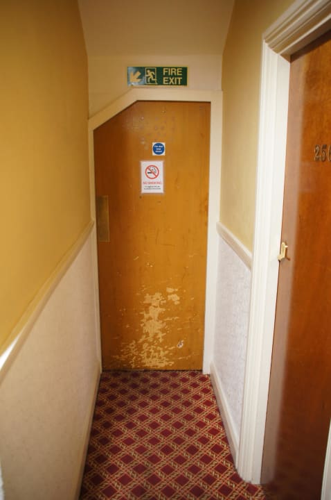 Tür zum Keller Hotel Alexandra