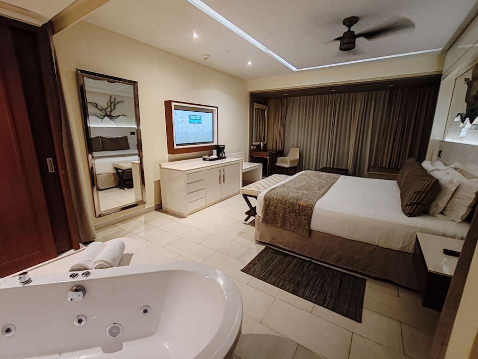 Zimmer Hideaway at Royalton Negril