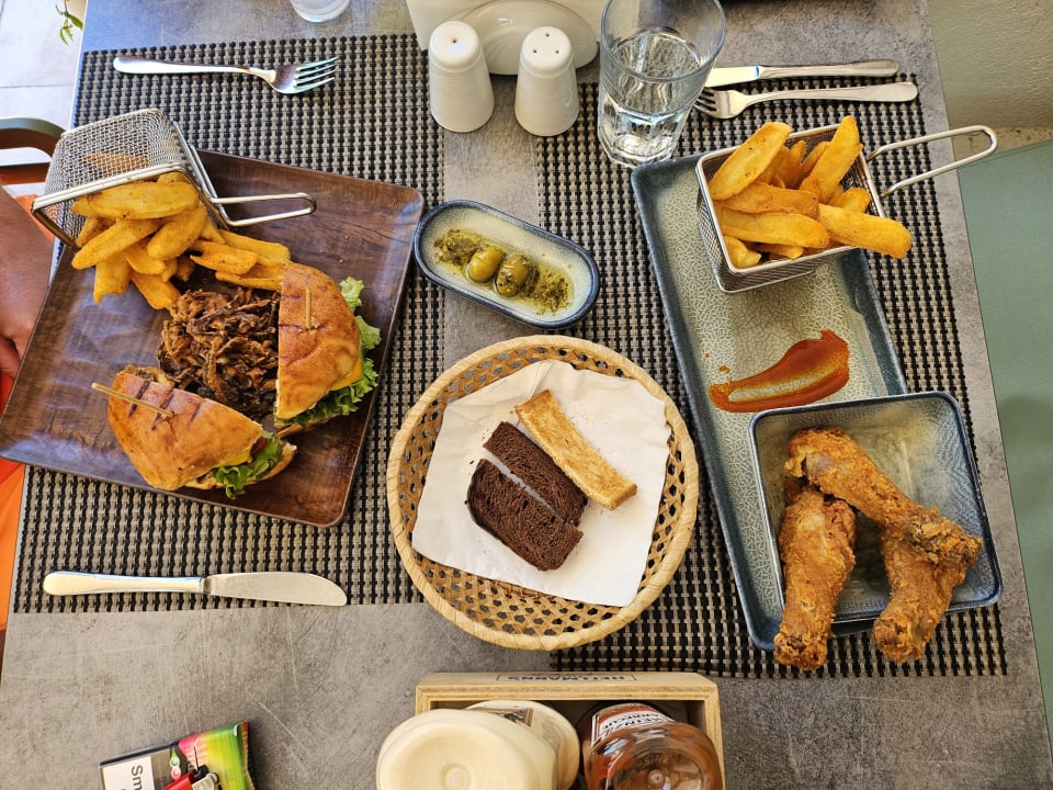 Gastro Can Garden Beach