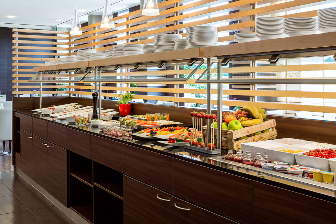 Buffet Breakfast NH Hamburg Horner Rennbahn