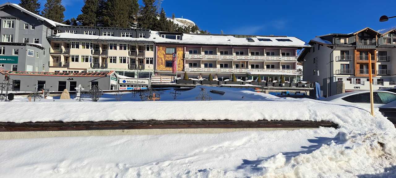 Außenansicht Hotel Alpina