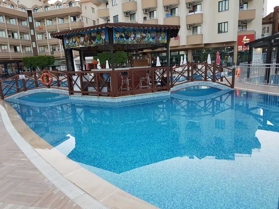 Pool Grand Seker Hotel