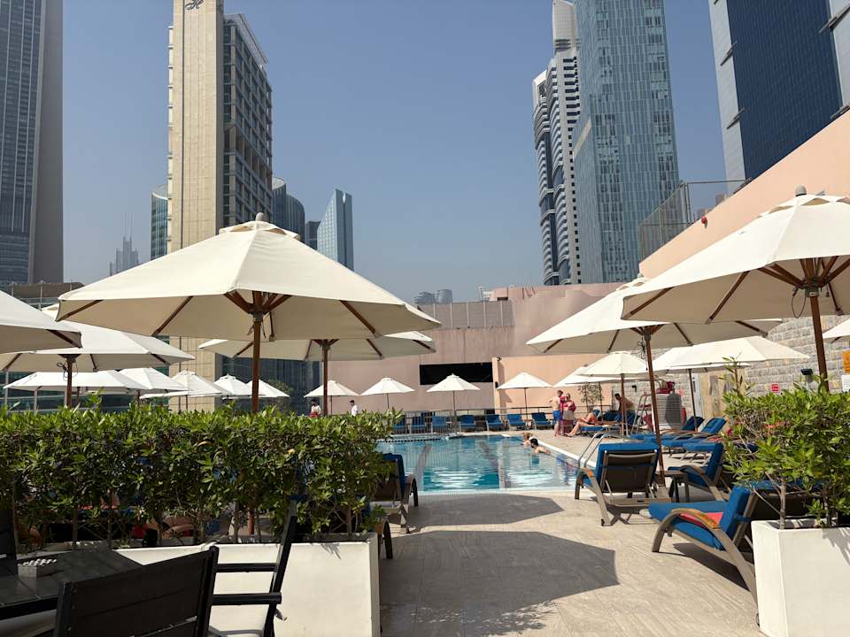 Pool Rose Rayhaan by Rotana