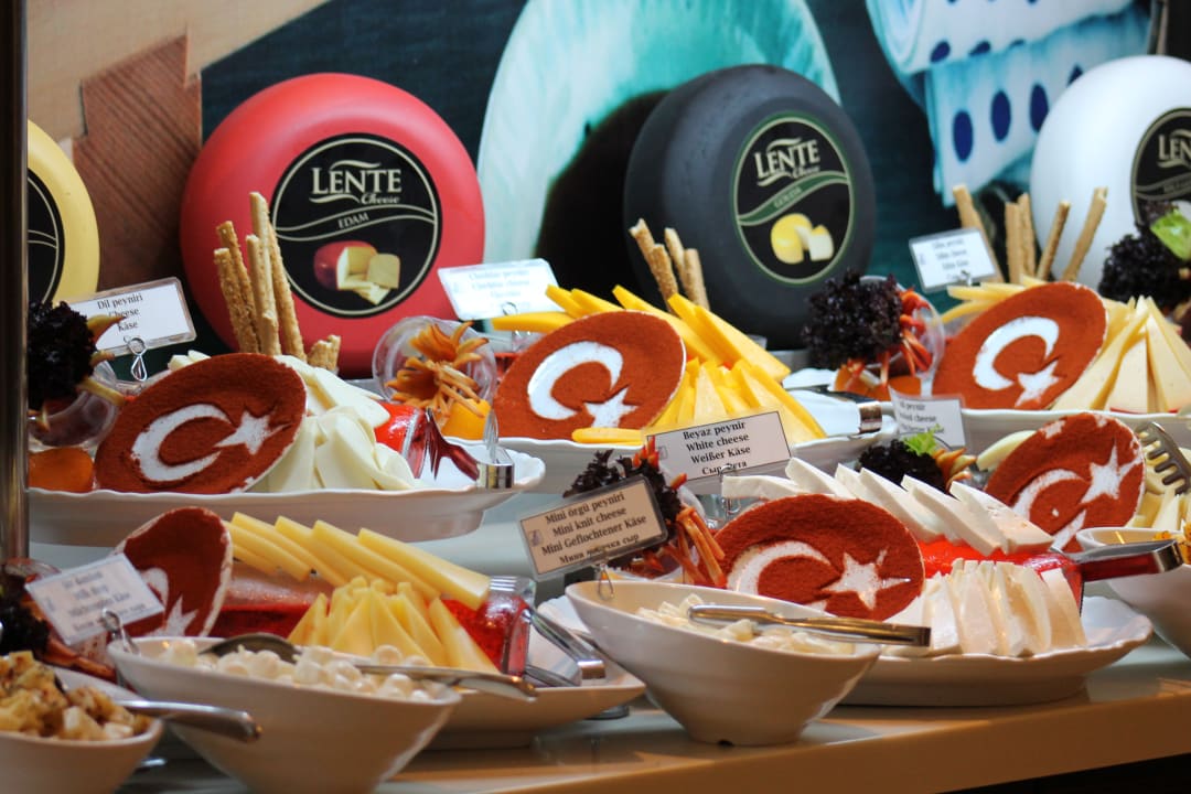 Käsebuffet Commodore Elite Suites & Spa - Adults only