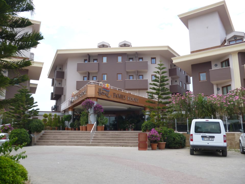 Eingang Hane Family Resort