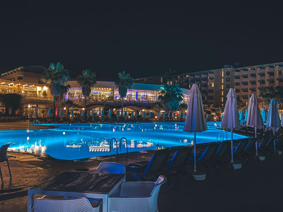 Pool VONRESORT Golden Coast