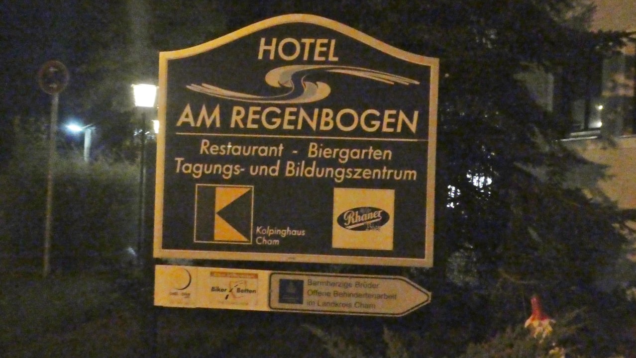 Außenansicht Hotel am Regenbogen