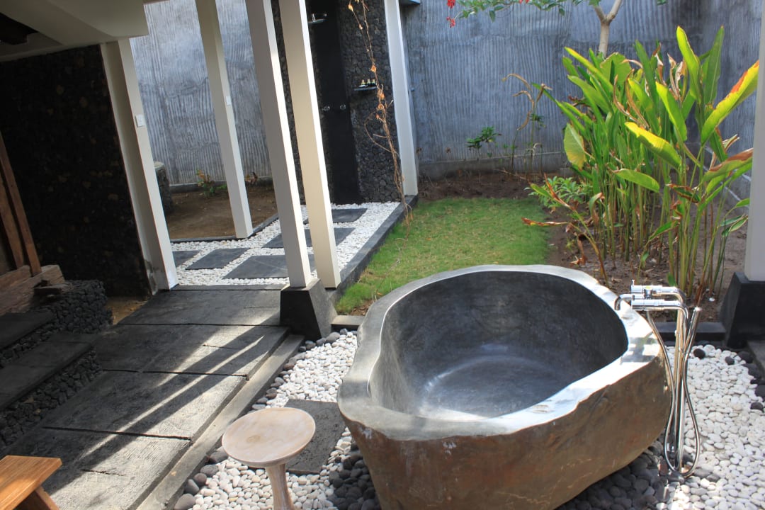 Open-Air-Bad einer Villa Hotel KajaNe Tulamben