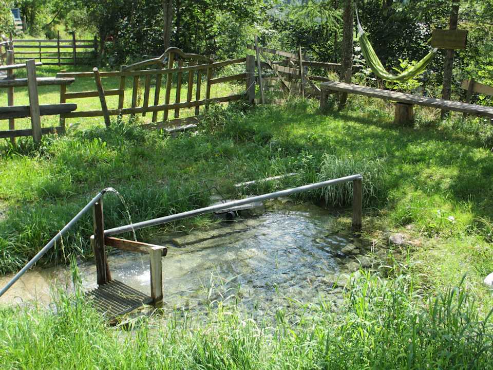 Kneipp mit Quellwasser zum Trinken Landhof Kreuzsalgut