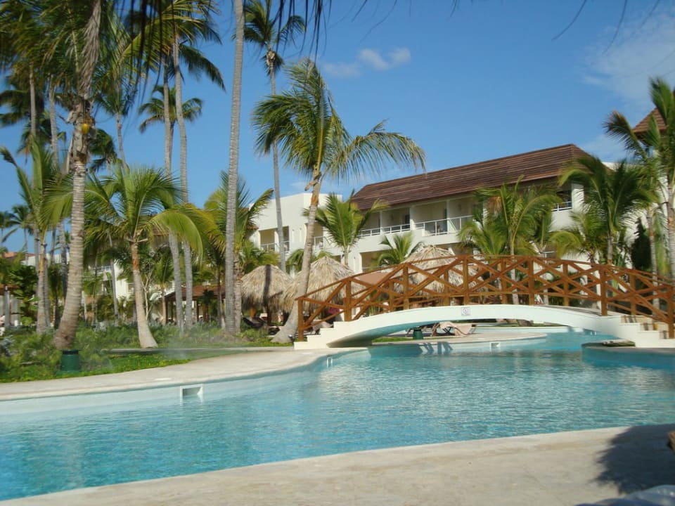 Weitläufiger Pool Secrets Royal Beach Punta Cana - Adults only