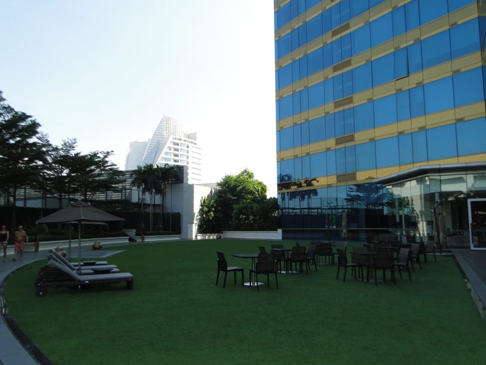 Die Gartenanlage auf den Dächern von Bangkok Grande Centre Point Hotel Terminal 21