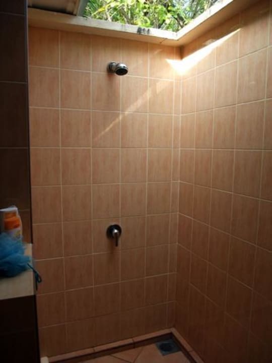 Dusche unter freiem Himmel Eri Maldives