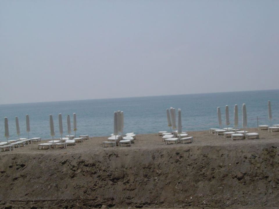 Strand in der Vorsaison (mitte April) Sunrise Resort Hotel