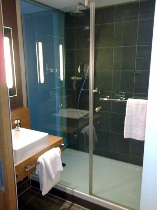 Dusche mit viel Platz Hotel Mercure Den Haag Central