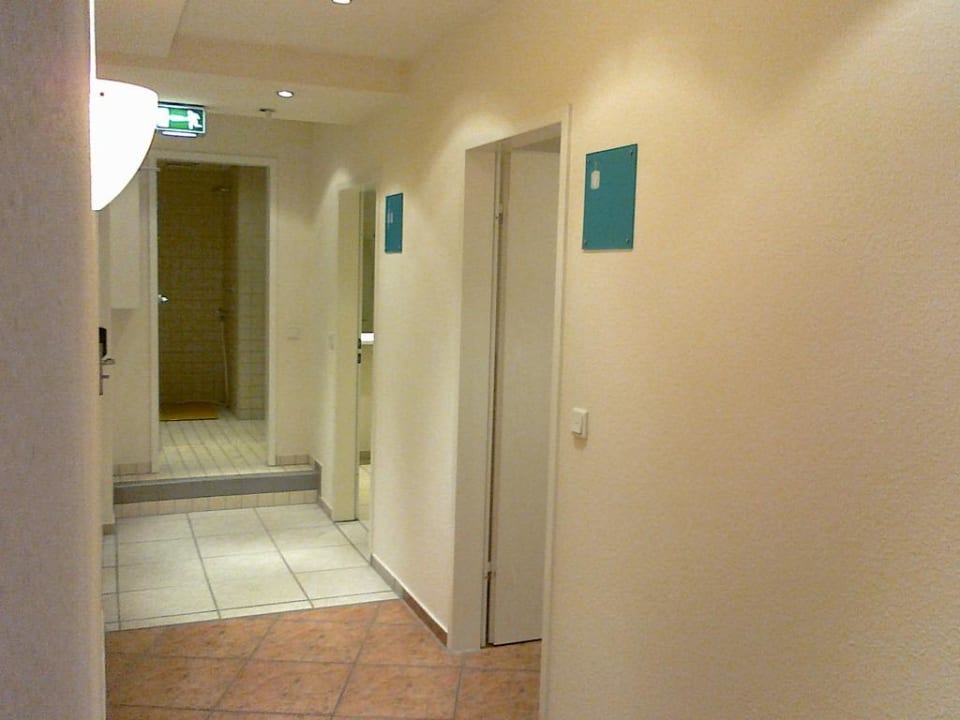 Umkleiden und Zugang zu den Duschen Park Inn by Radisson Nürnberg