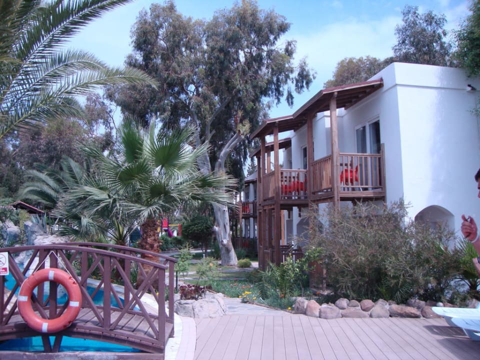 Blick vom Pool zu den Zimmern  Very Chic Bodrum Adult Only