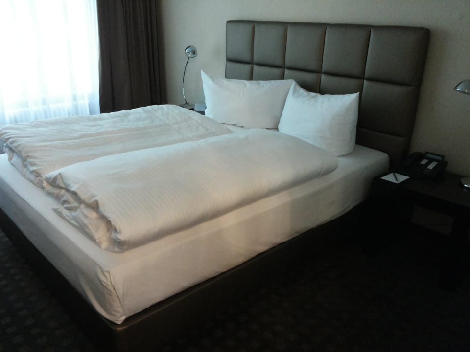 Bett Victor's Residenz-Hotel München