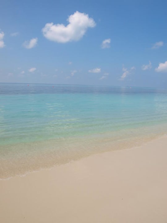 Süd-Strandabschnitt vor den Jacuzzi Beach Villen Kuredu Island Resort & Spa