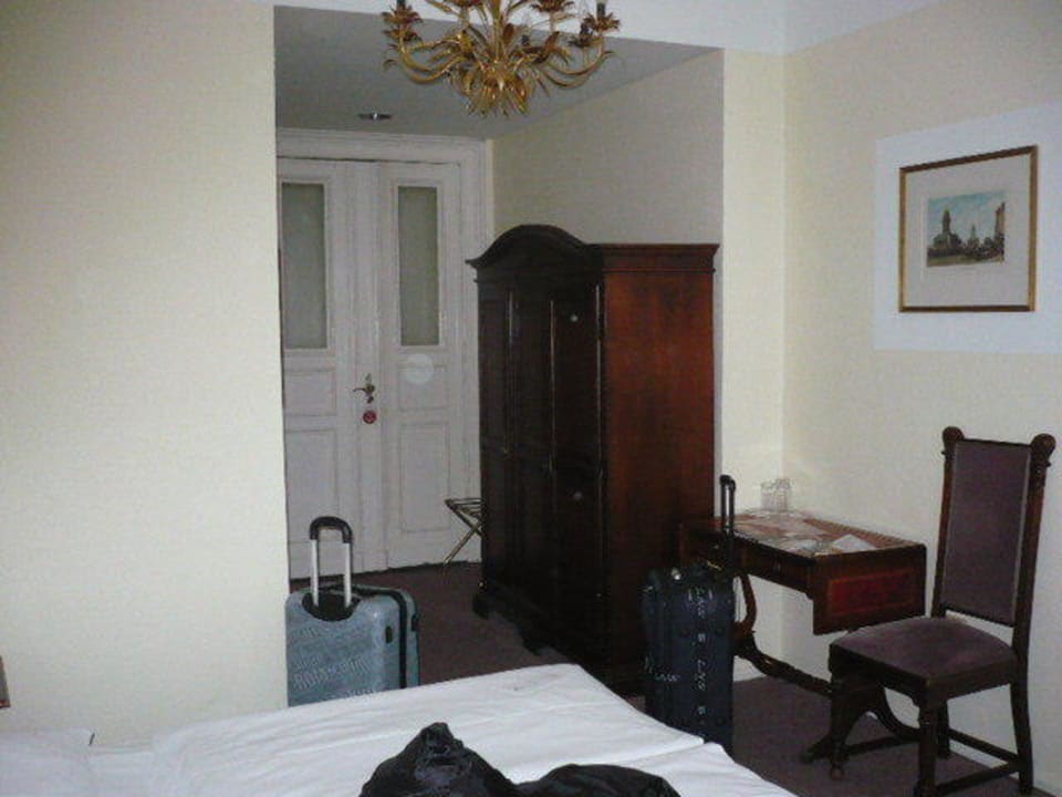 Möbel alt & abgenutzt acom Hotel Berlin Kurfürstendamm