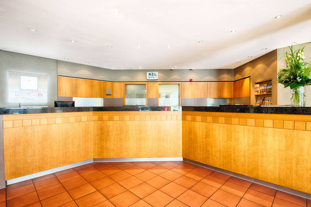 Reception Leonardo Hotel Hamburg Airport