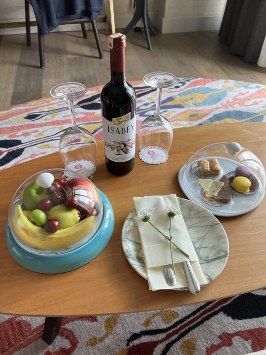 Zimmer Acanthus Cennet Barut Collection