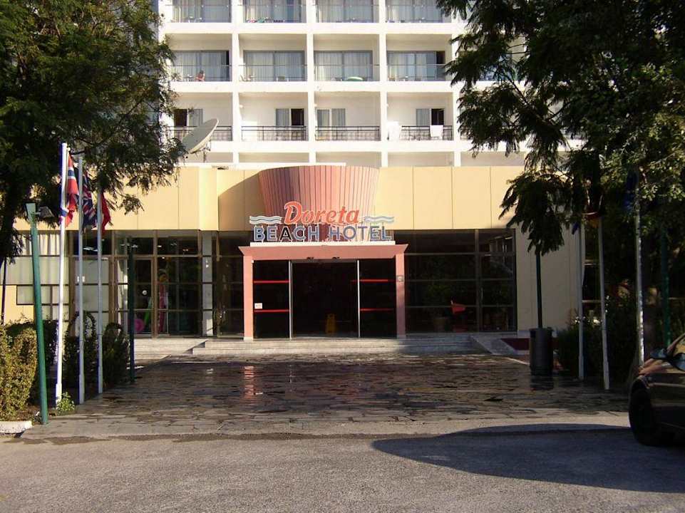 Wejście do hotelu Doreta Beach Resort & Spa