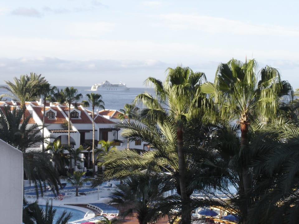 Poollandschaft und Meerblick vom Balkon Parque Santiago III Official