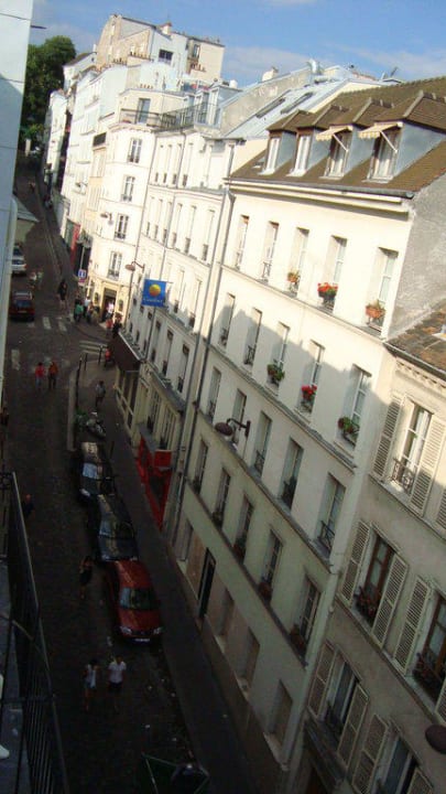 Rue Tholozé Hotel des Arts Montmatre
