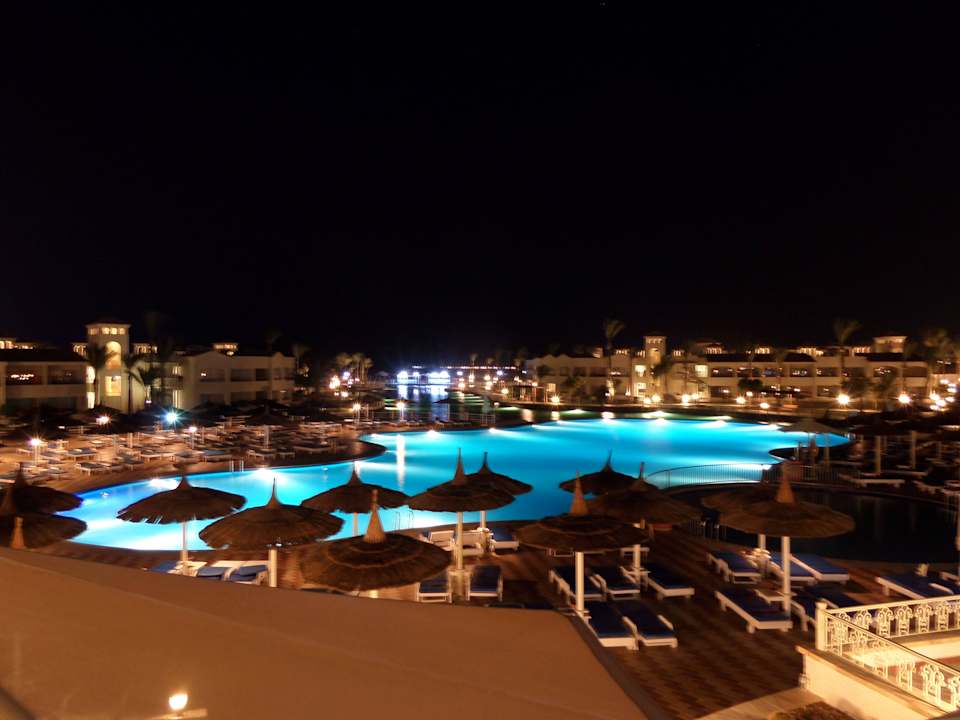 Pool am Abend Pickalbatros Dana Beach Resort - Hurghada