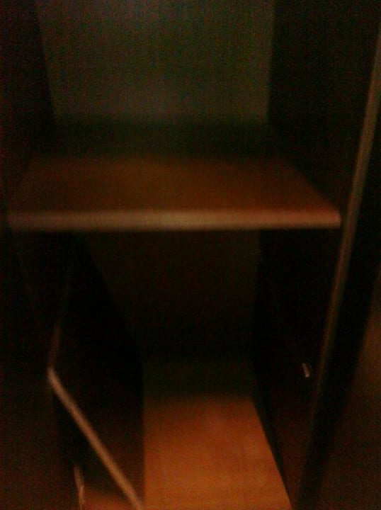Regalbrett im Schrank Hotel Belmont