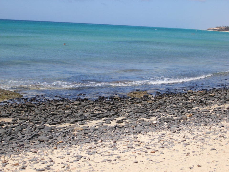 Hotel-Strand sehr steinig SBH Costa Calma Beach Resort