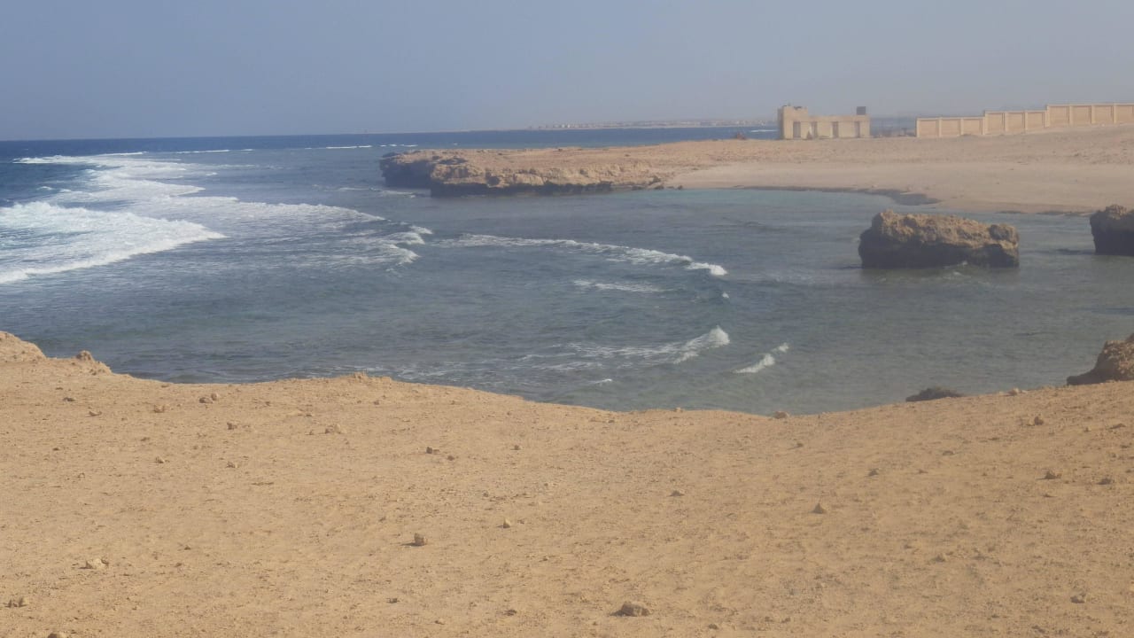 Ca. 700 Meter rechts am Strand lang Coral Hills Resorts & SPA