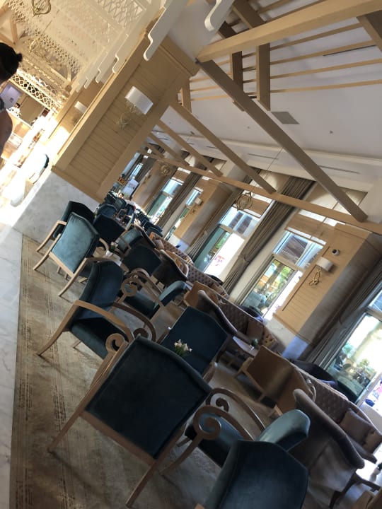 Lobby Well Palace Side