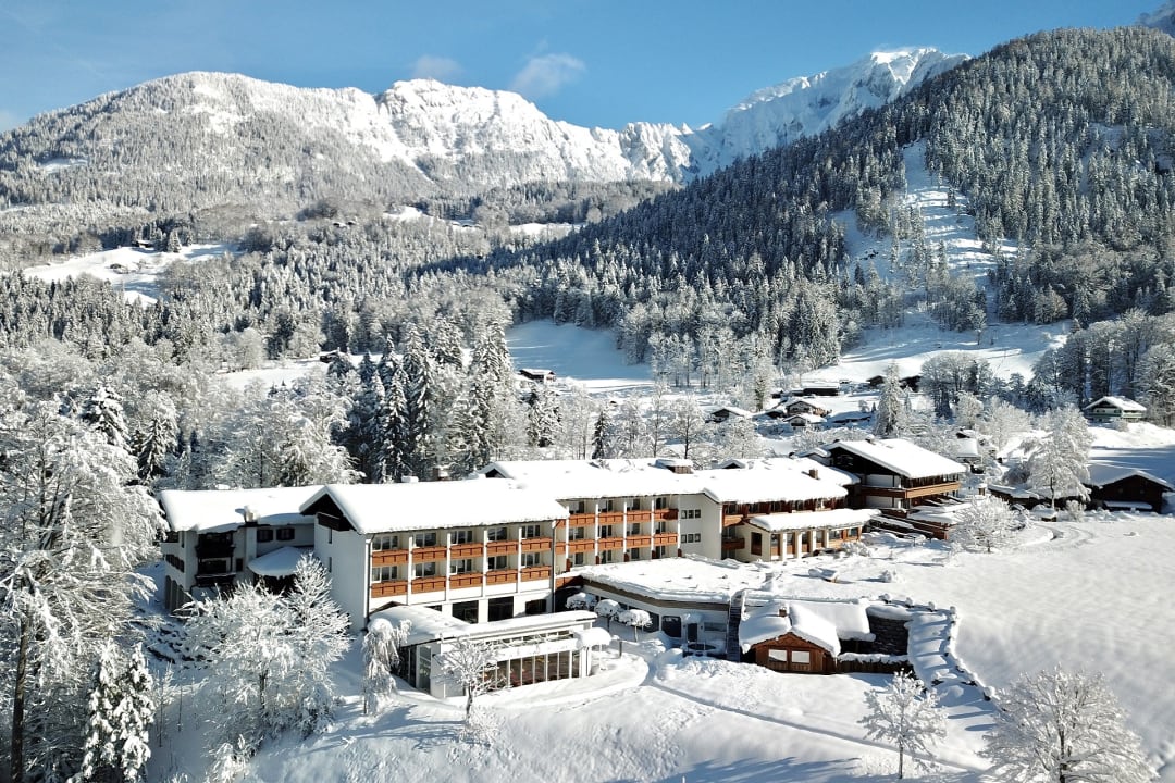 Außenansicht Alm- & Wellnesshotel Alpenhof