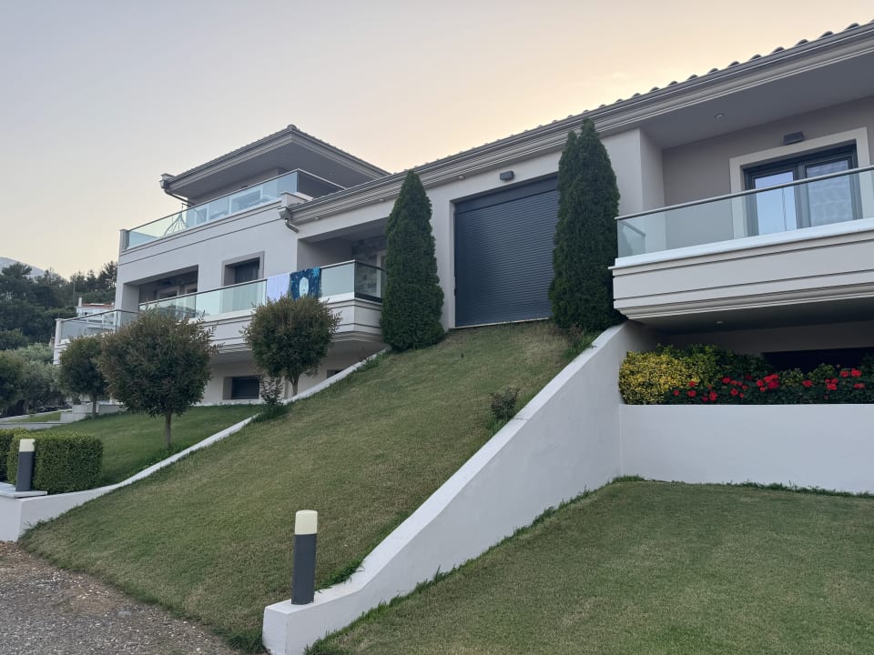 Außenansicht Semiramis Luxury Suites