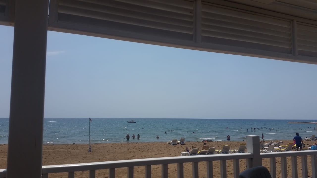 Strand Kamelya Aishen Club