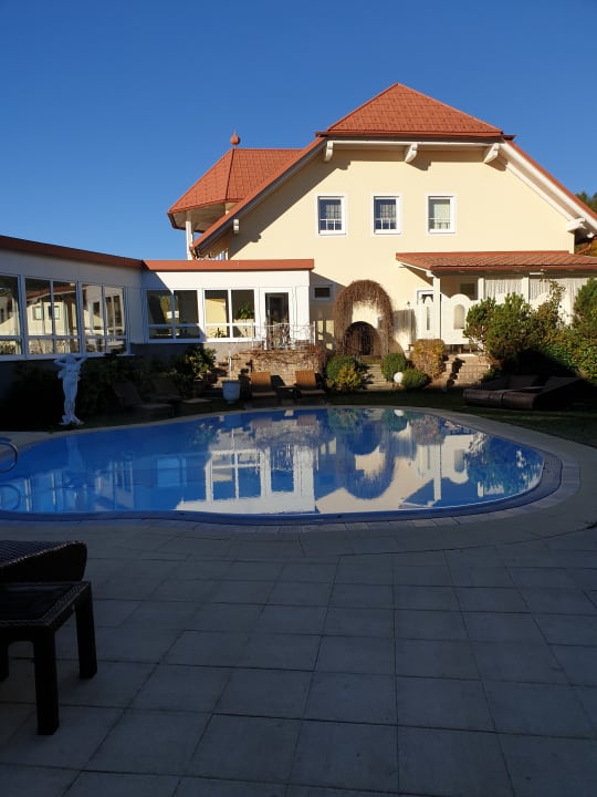 Pool Bergergut - Das Genießerhotel für Paare